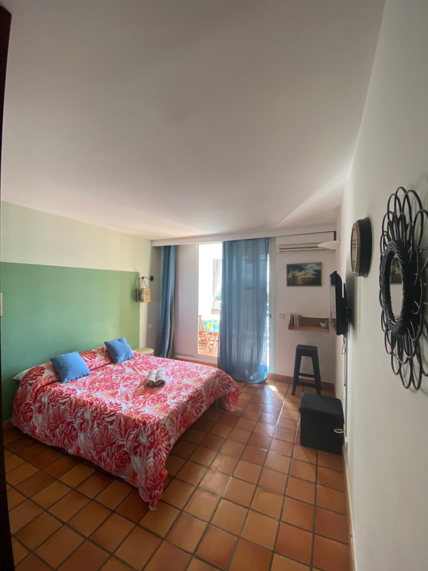 Studio Paisible Avec Piscine, Pas Loin De La Plage Trinite  Exterior foto